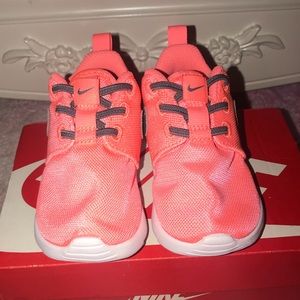 BRAND NEW NIKE SNEAKERS